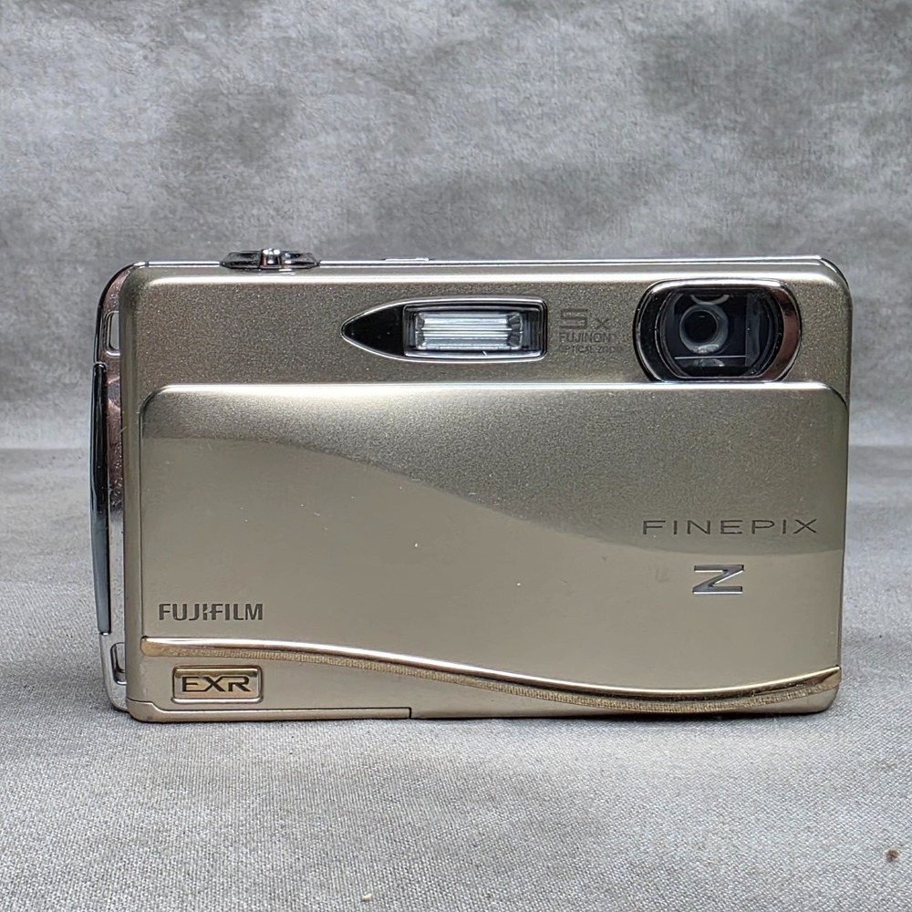 FUJIFILM FinePix Z800EXR 12.0 MP Touchscreen Compact Digital Camera Tested - Picture 3 of 15